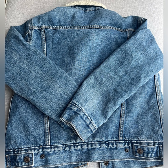 Levi's Original Sherpa Trucker Jacket - Picture 6 of 6